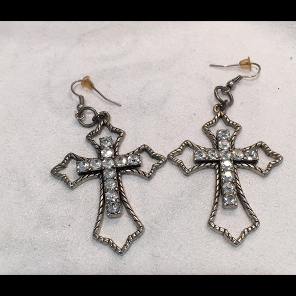 Jewelry - 💎Silver Dangle Cross Earrings